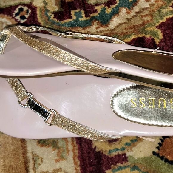 G by Guess Shimmering Y-Strap to Toe Flat Sandals like-New Glamgirl beach pool 6 - Picture 9 of 15